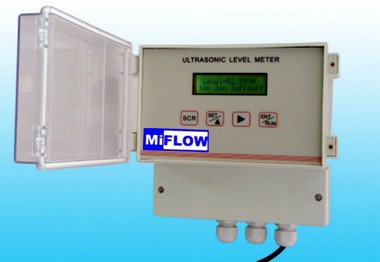 Ultrasonic level transmitter